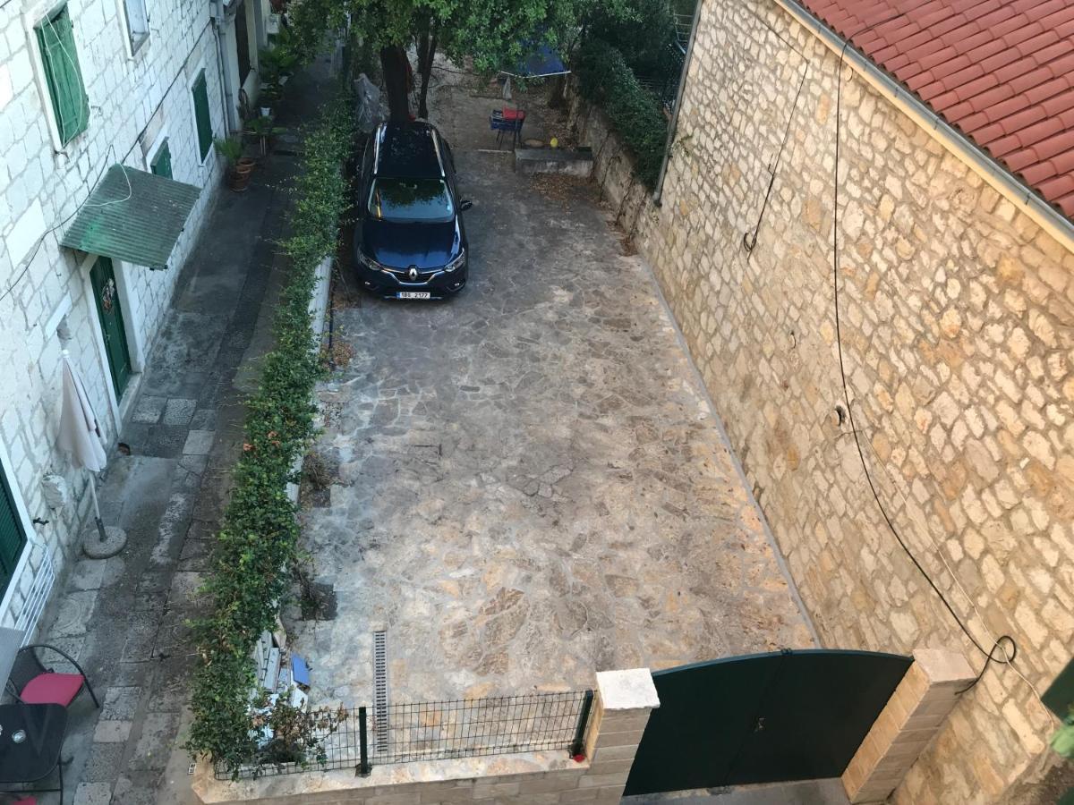Studio In The Top Center Apartment Split Exterior photo