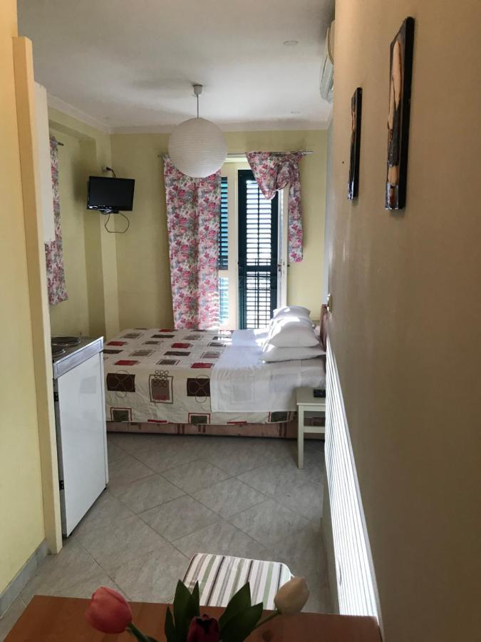 Studio In The Top Center Apartment Split Exterior photo